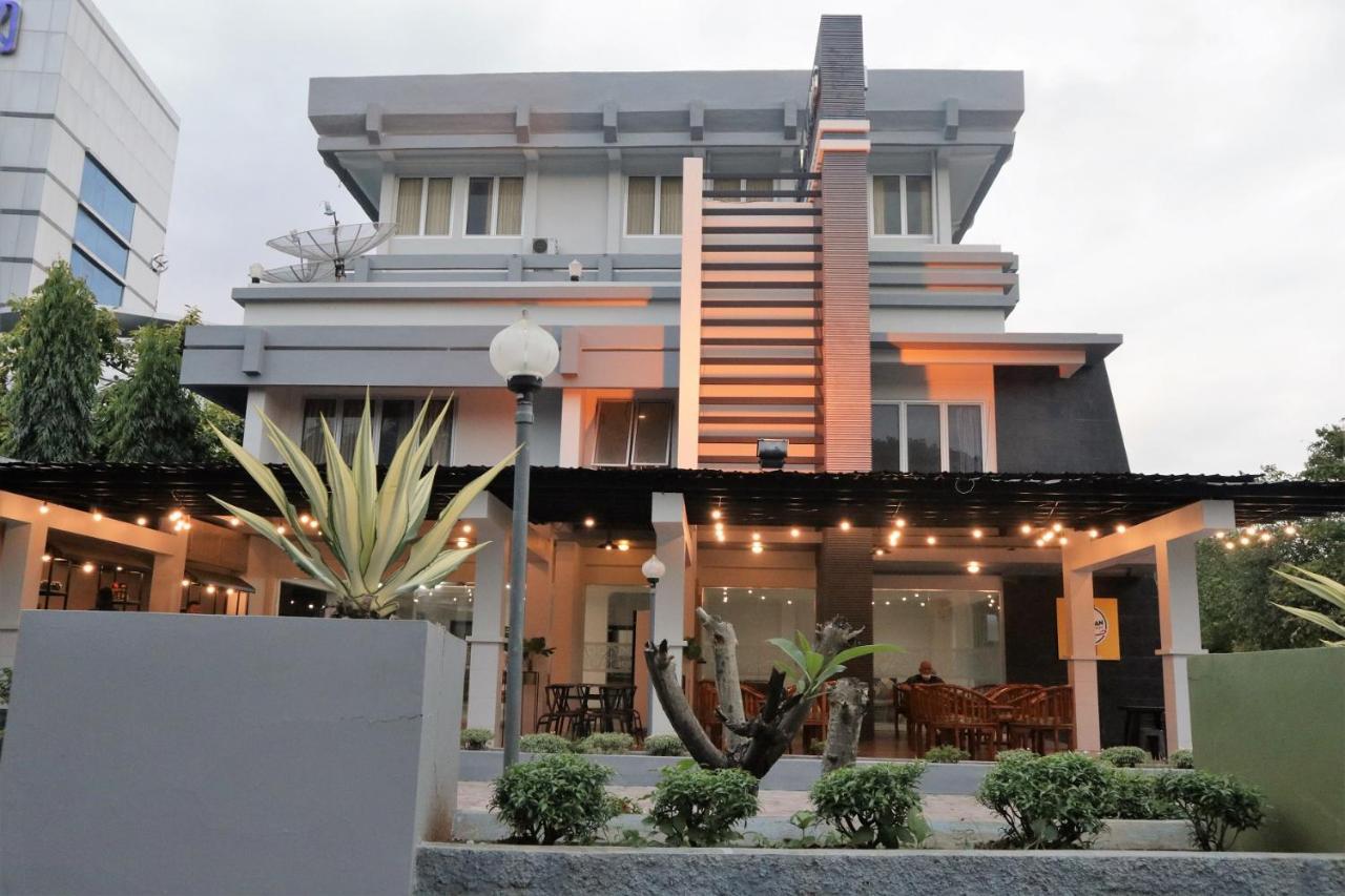 Plum Hotel Lading Banda Aceh Exterior foto